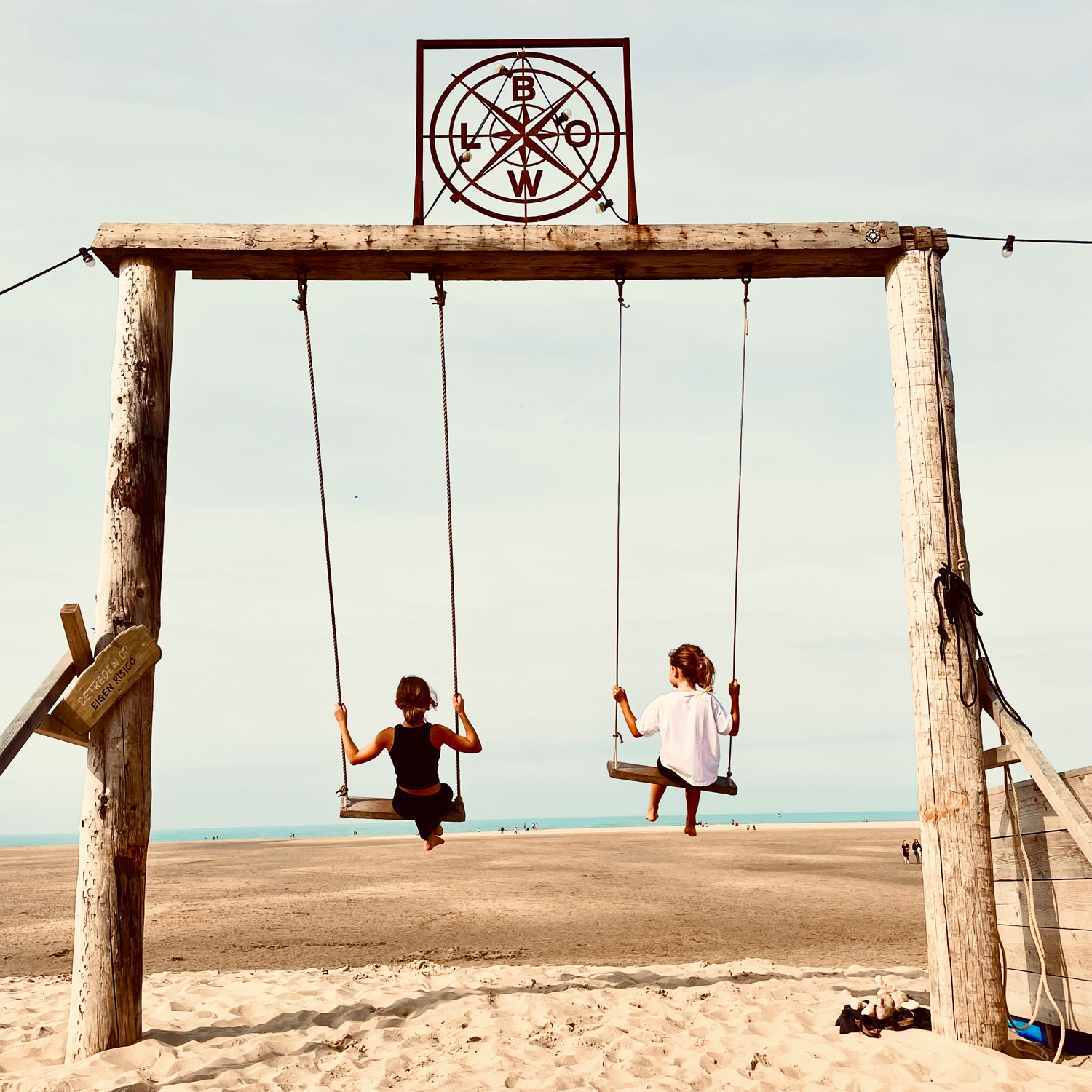 Über Daniela Kamprüwen dk Grafik-Design, Grafikdesignerin, Niederlande, schaukeln